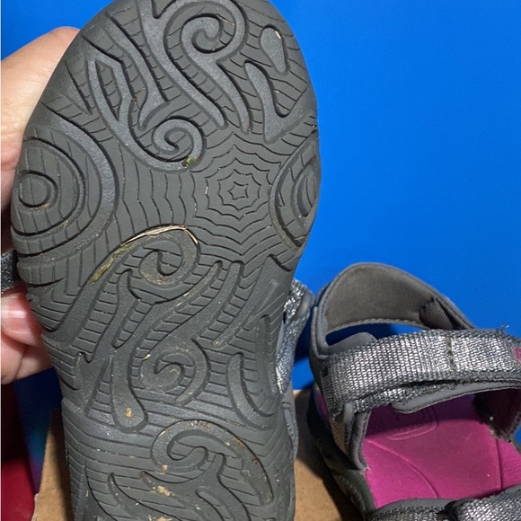 Girls Teva sandals size 8 toddler - Picture 3 of 3